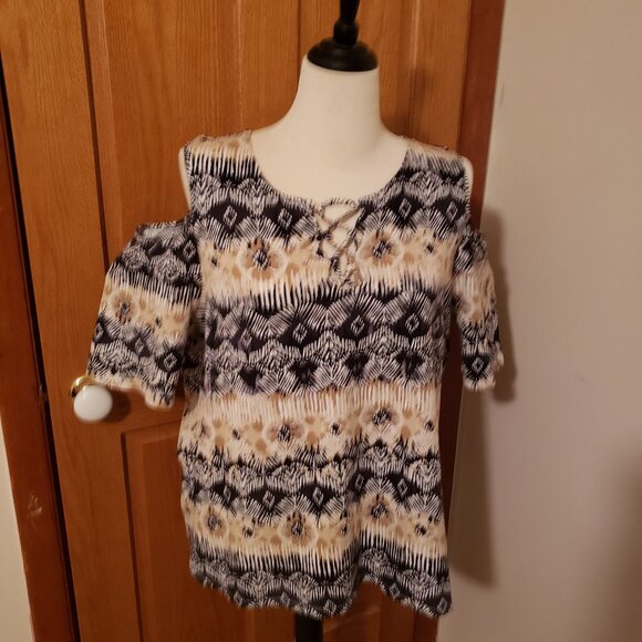 Carribean Joe 2X Woman Cold-Shoulder Tee - Picture 2 of 7